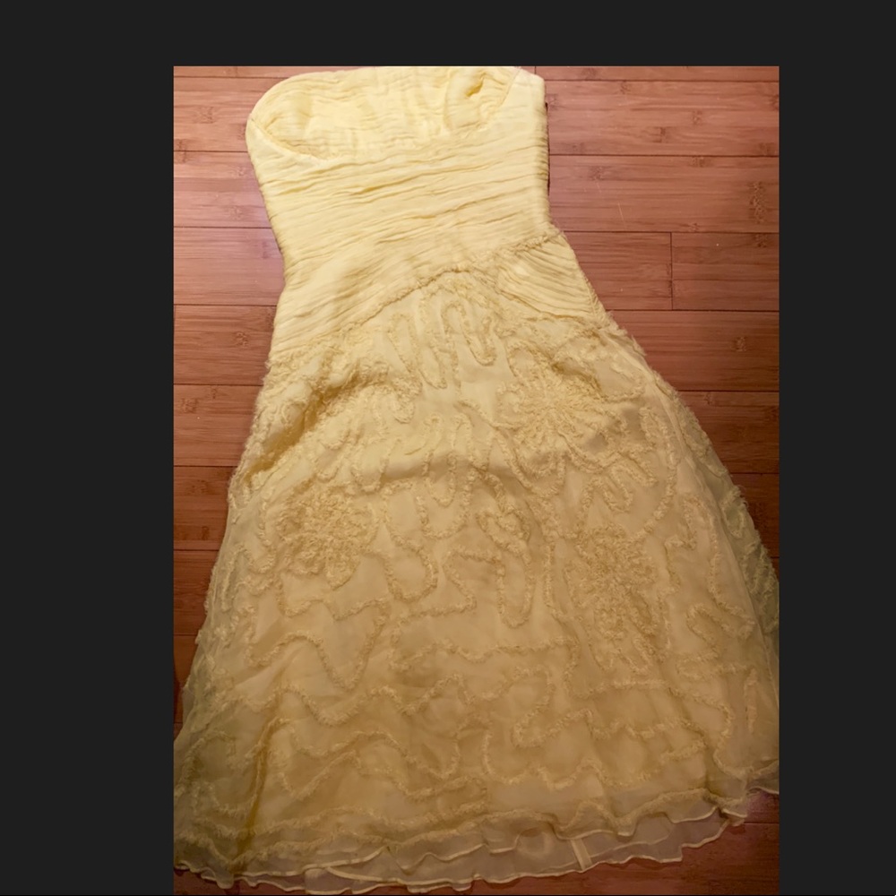 BCBG Yellow STRAPLESS chiffon type dress